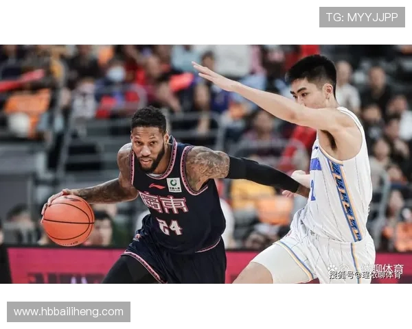 深圳篮球队团队协作引发热议球迷对战术配合和球员默契提出不同看法